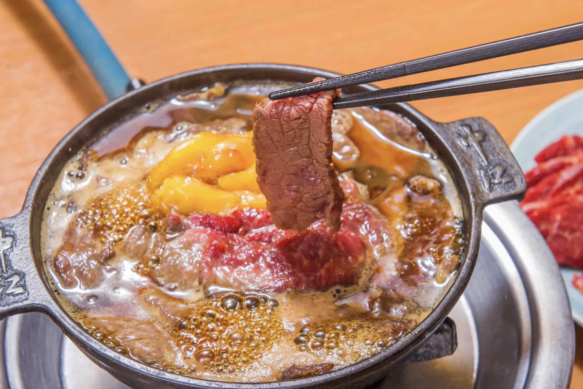一子相伝！  中江特製の醤油ベースの割下と味噌だれが味の決め手　